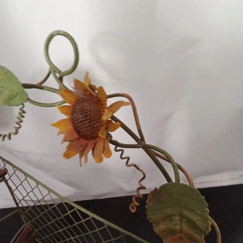 Vintage Rustic Sunflower Metal Wire Wall Basket Farmhouse Floral Decor Green